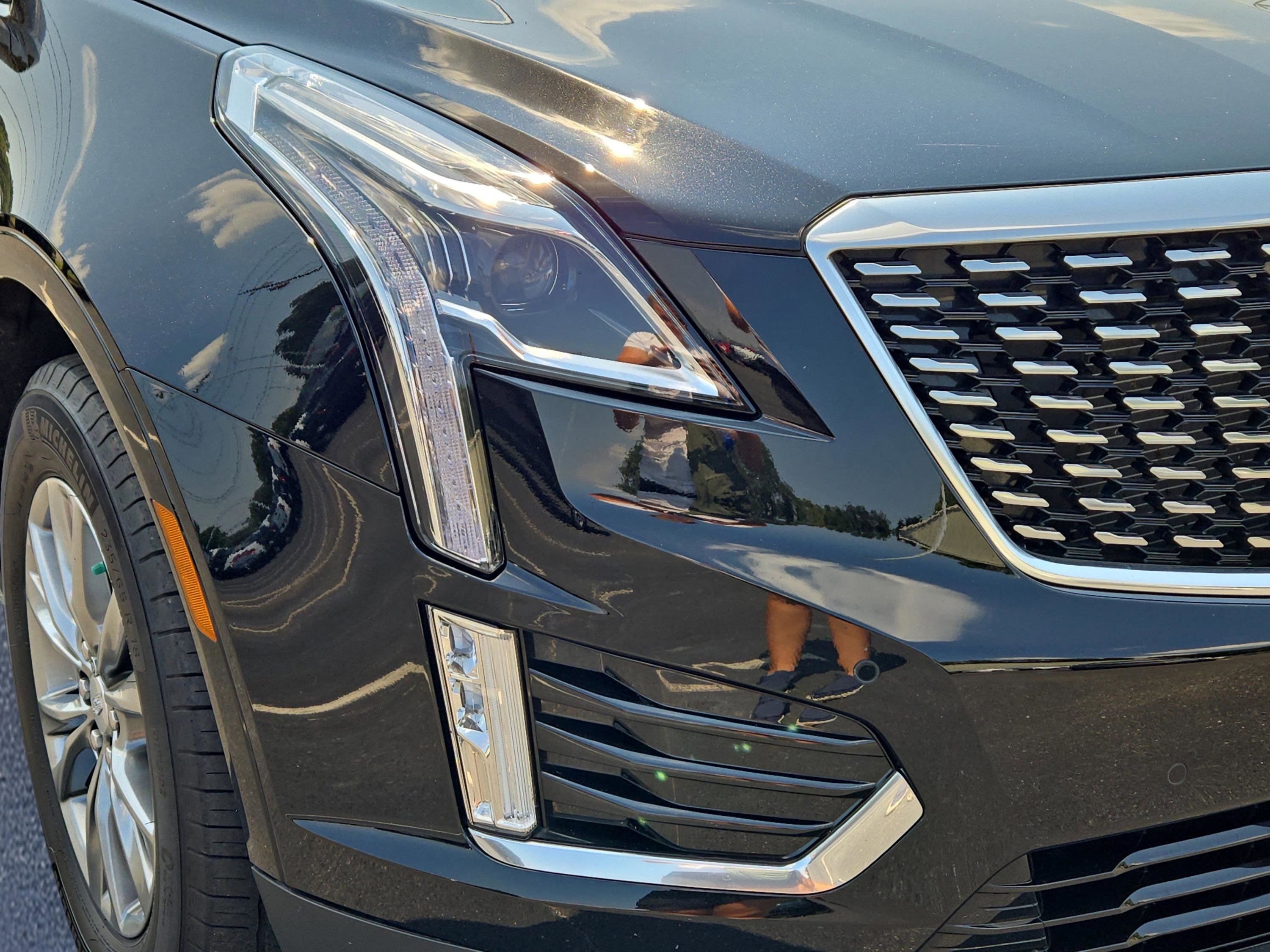 2021 Cadillac XT5 Premium Luxury photo 2