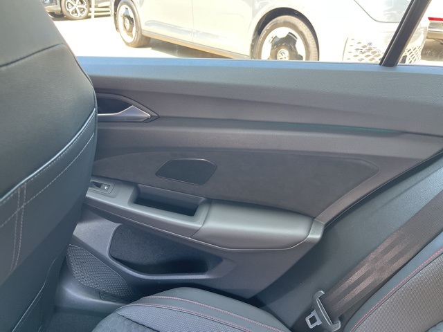 2025 Volkswagen Golf GTI SE photo 14