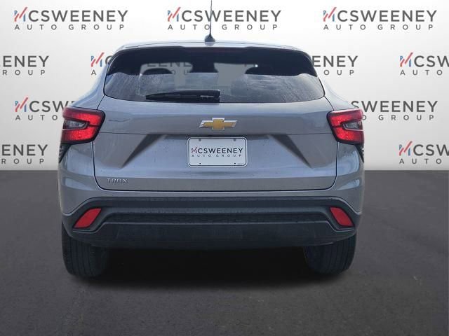 2024 Chevrolet Trax LS photo 4