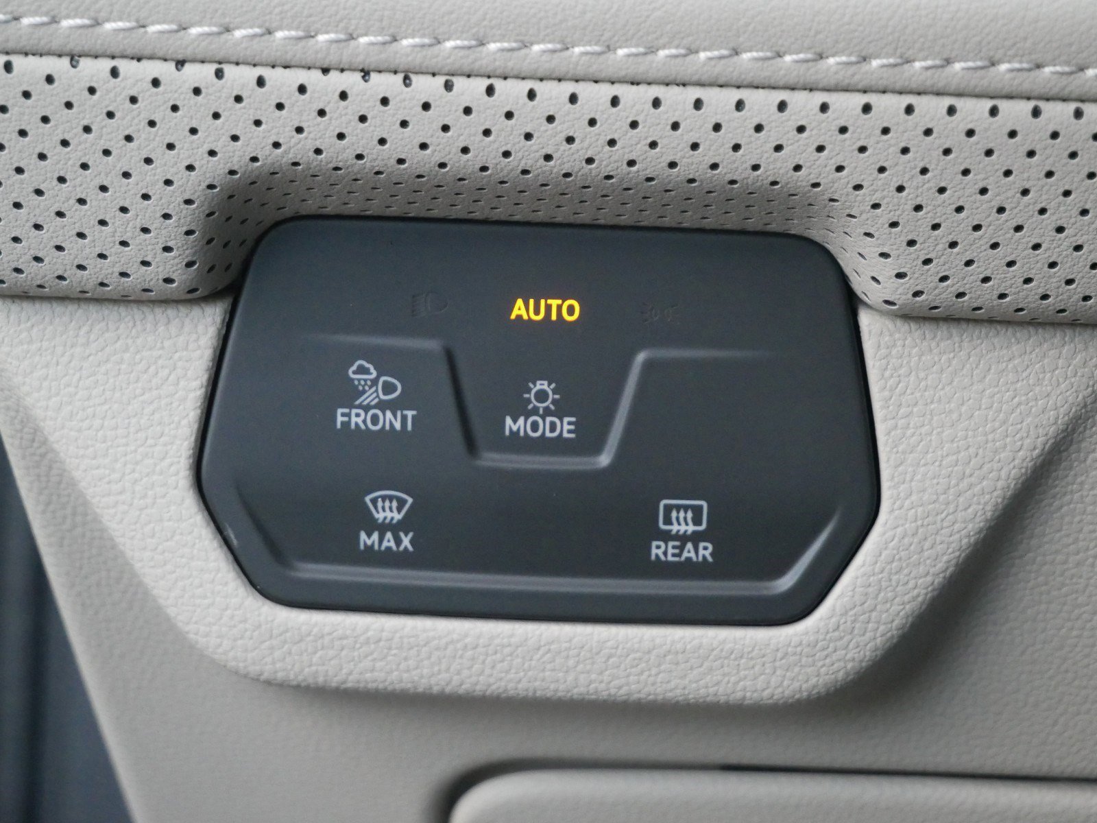 2025 Volkswagen Atlas SEL Premium R-Line photo 7