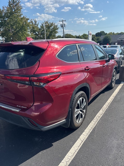 2023 Toyota Highlander XLE photo 3