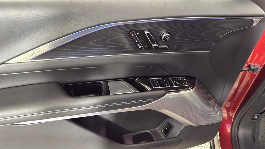 2024 Cadillac Lyriq Luxury photo 26