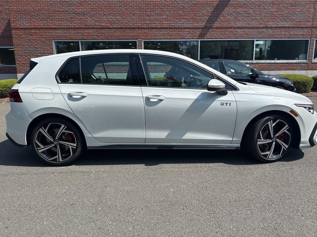 2025 Volkswagen Golf GTI SE photo 7