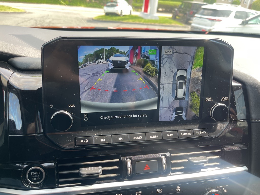 2024 Nissan Pathfinder SL photo 12