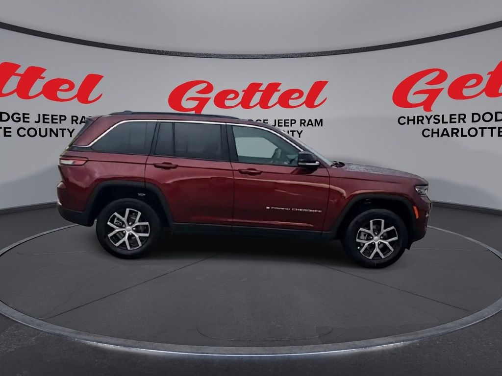 2025 Jeep Grand Cherokee Limited photo 4