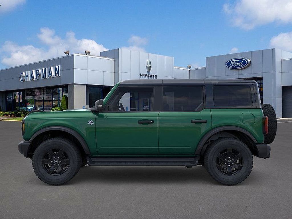2025 Ford Bronco Outer Banks photo 2