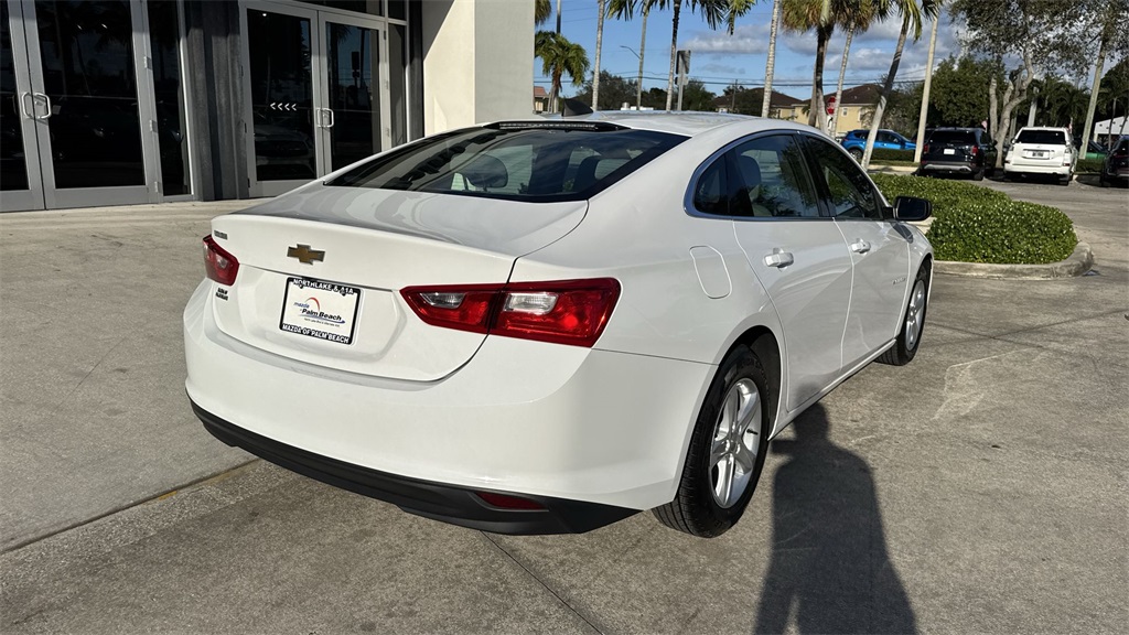 2019 Chevrolet Malibu photo 2