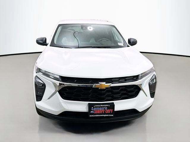 2026 Chevrolet Trax LS photo 2