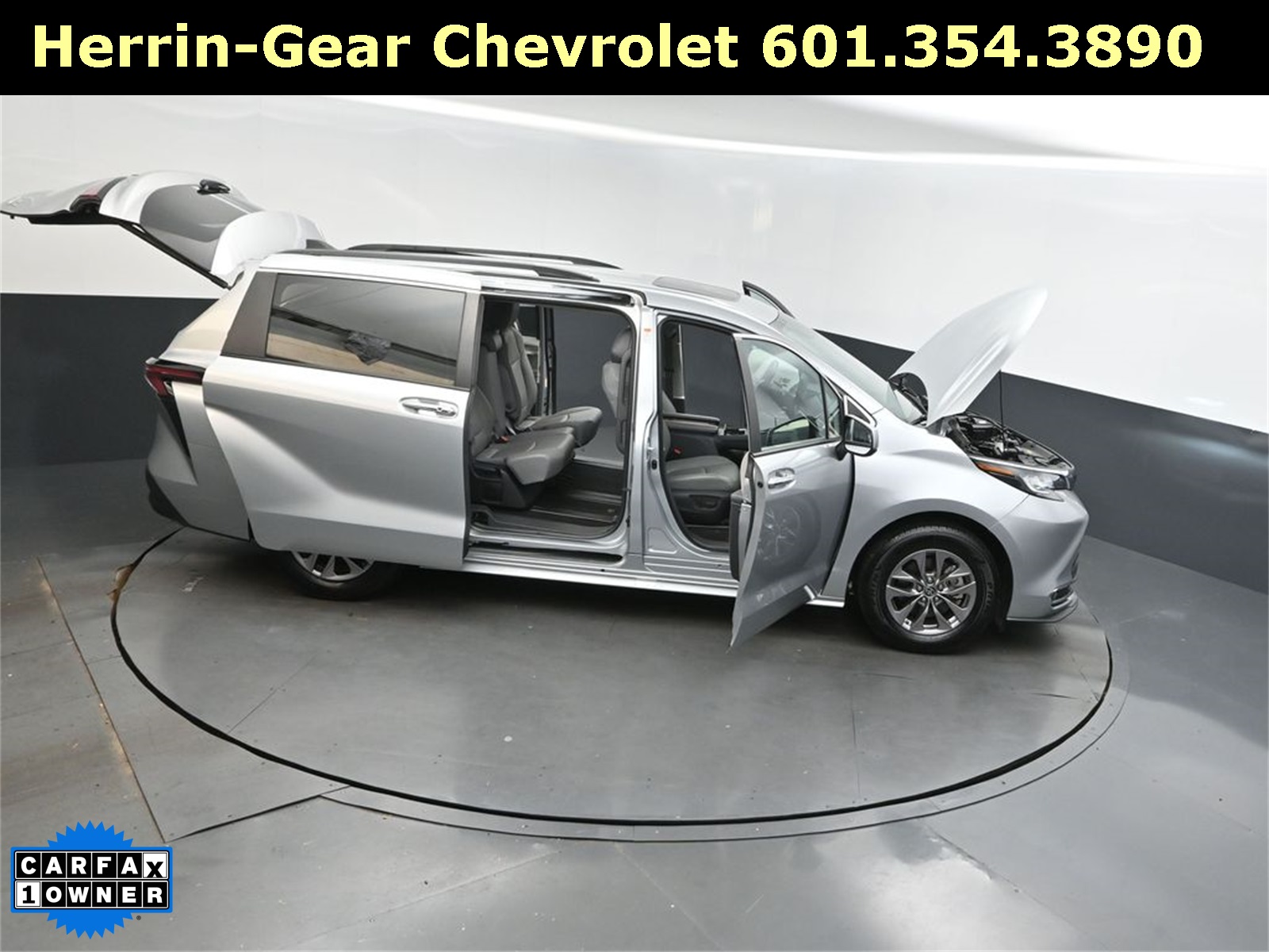 2023 Toyota Sienna XLE photo 37