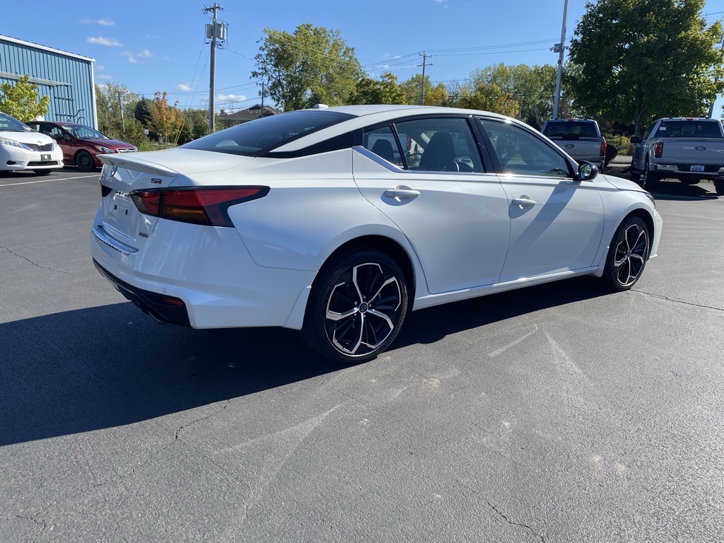 2023 Nissan Altima 2.5 SR photo 11