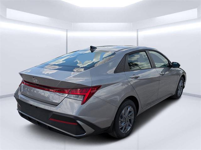 2025 Hyundai Elantra Hybrid Blue photo 3