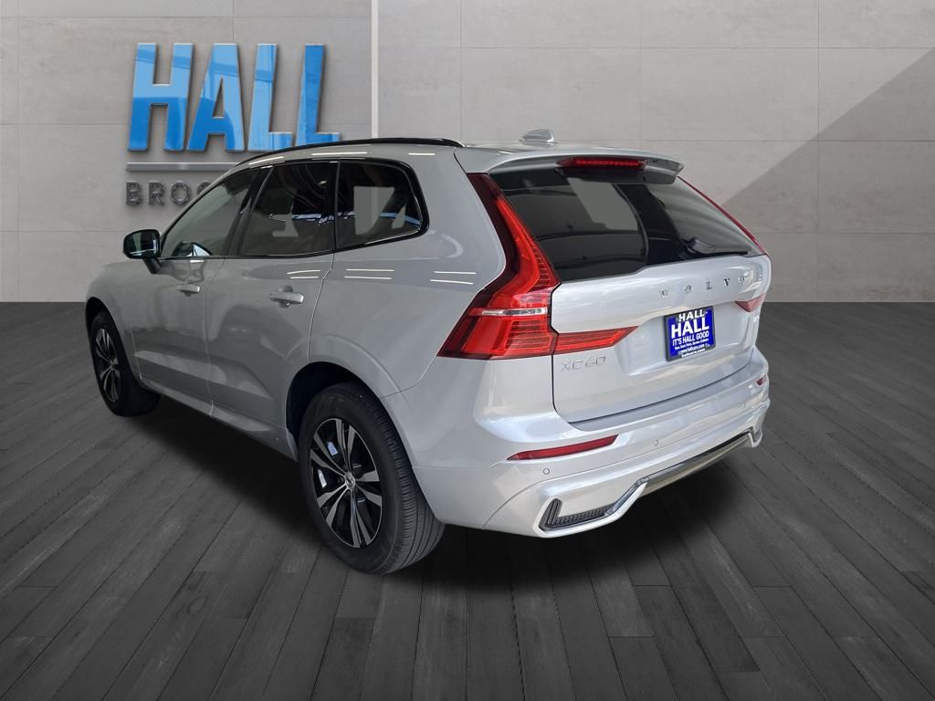 2024 Volvo XC60 B5 Core photo 3