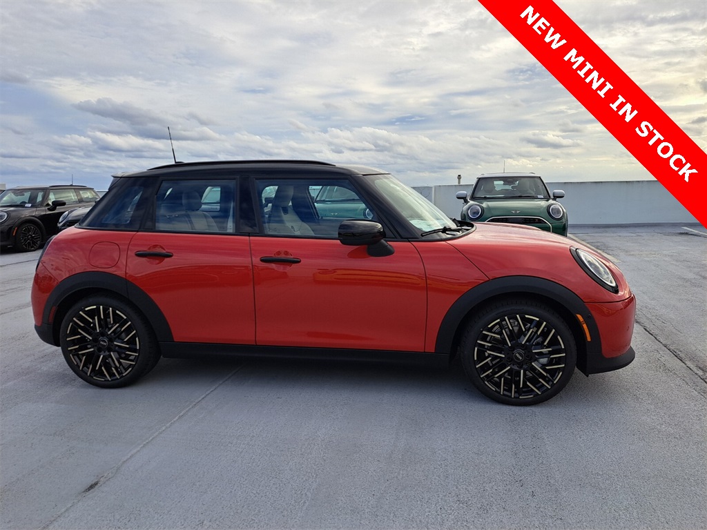 2025 Mini Cooper 4 Door Hardtop Signature photo 2