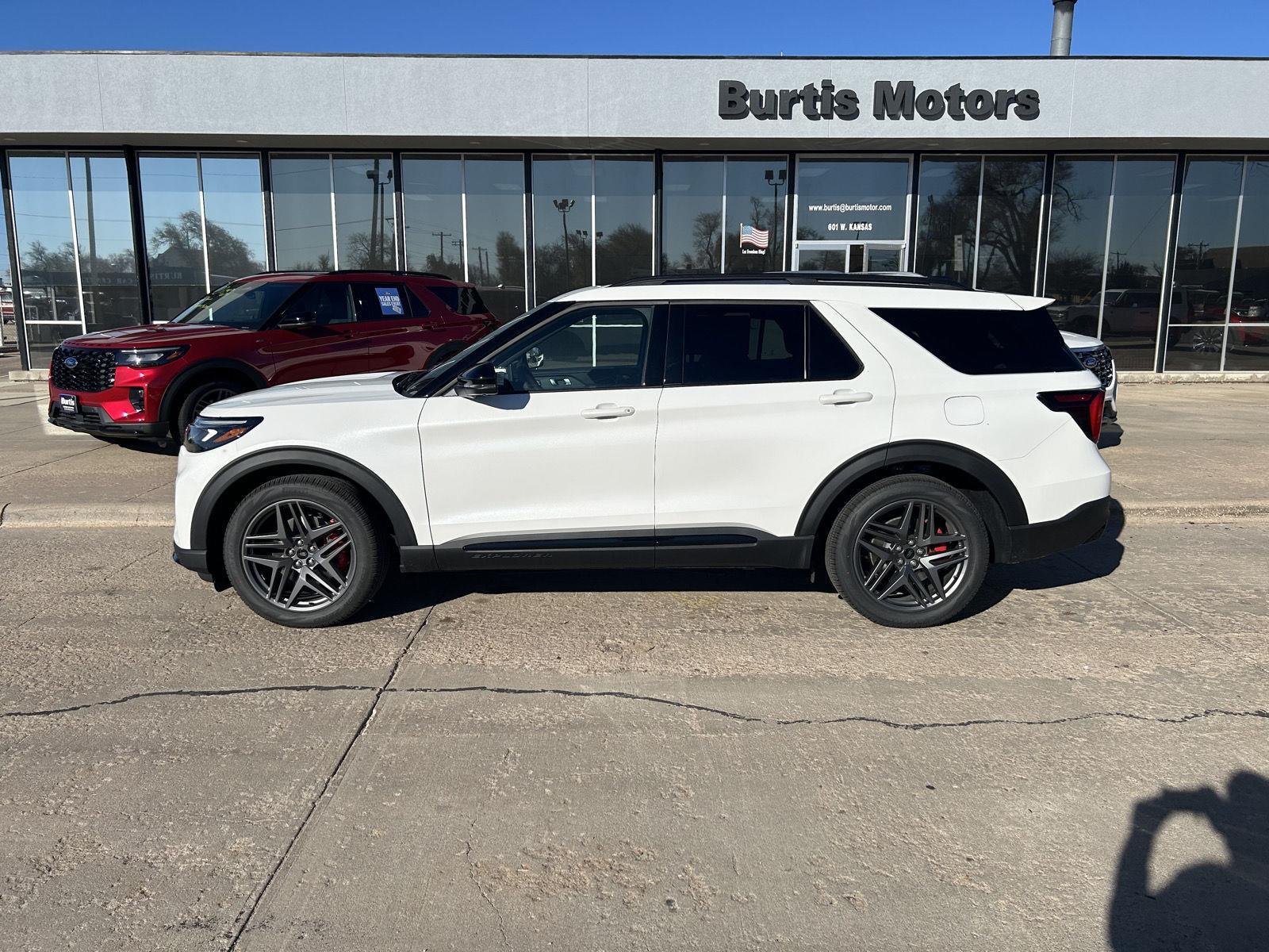 2025 Ford Explorer ST's photo