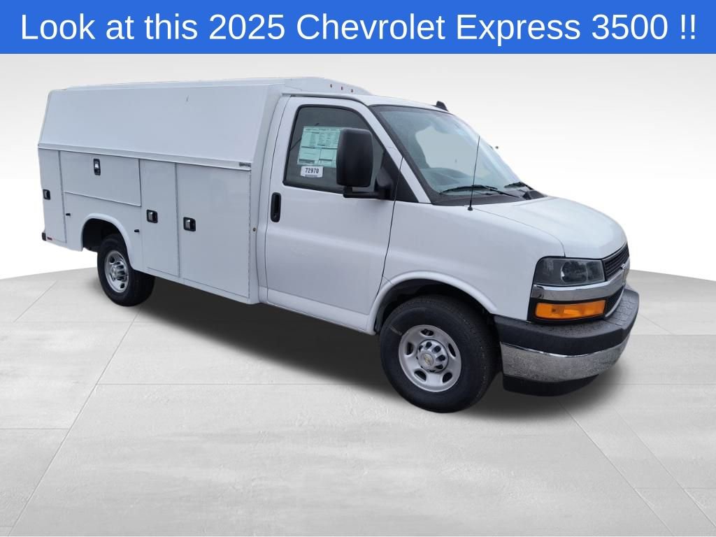 2025 Chevrolet Express Cutaway Base's photo
