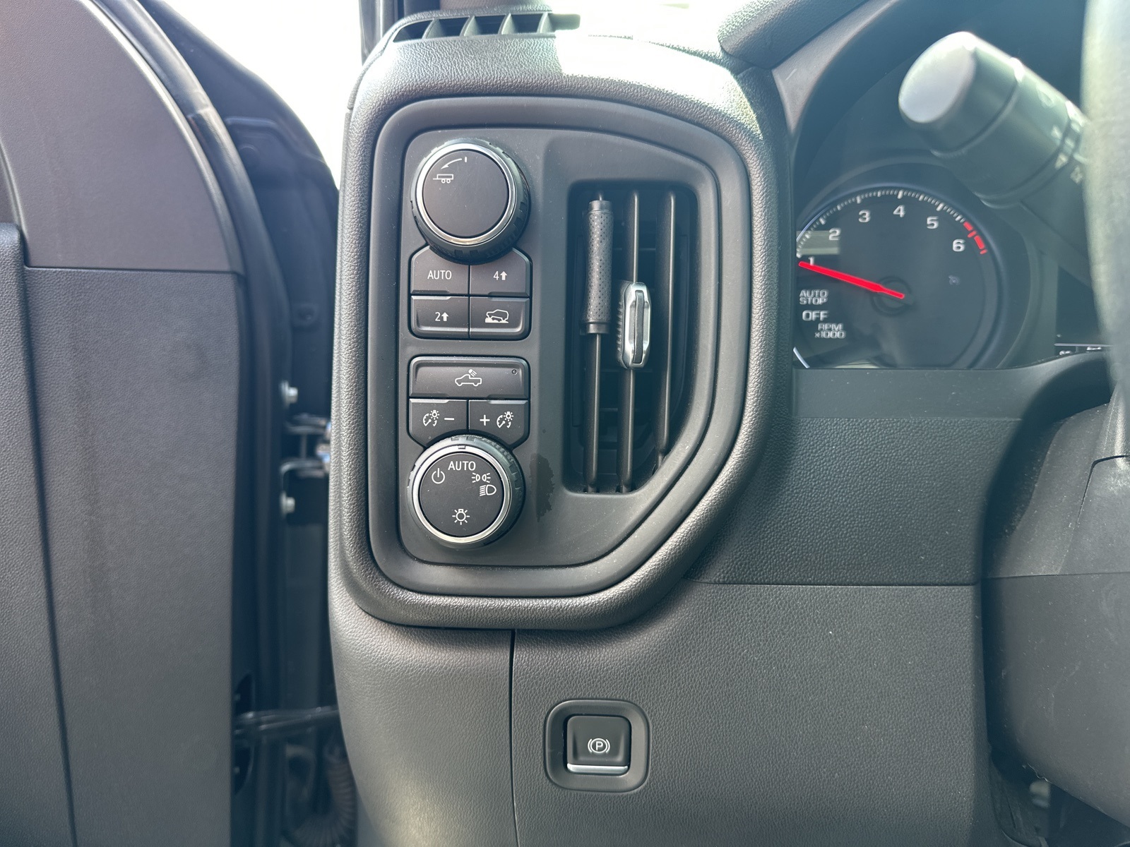 2021 Chevrolet Silverado 1500 Custom photo 11