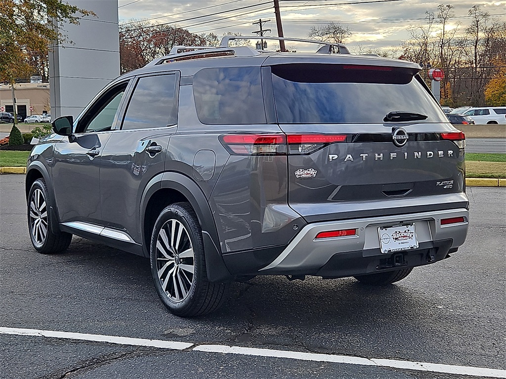 2025 Nissan Pathfinder Platinum photo 3