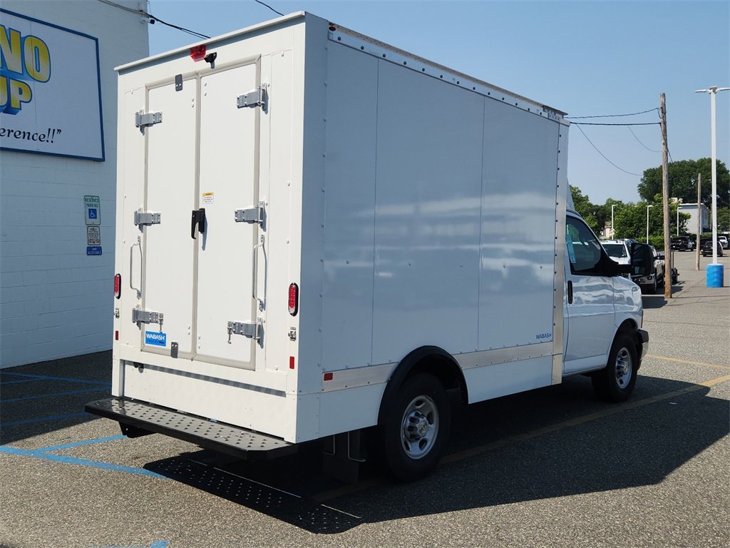 2025 Chevrolet Express Cutaway 3500 photo 4