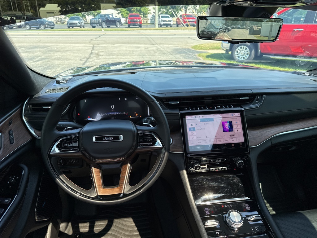 2023 Jeep Grand Cherokee Summit photo 12