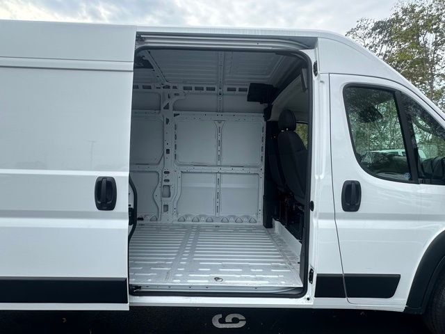 2025 Ram ProMaster 3500 Cargo Van photo 4