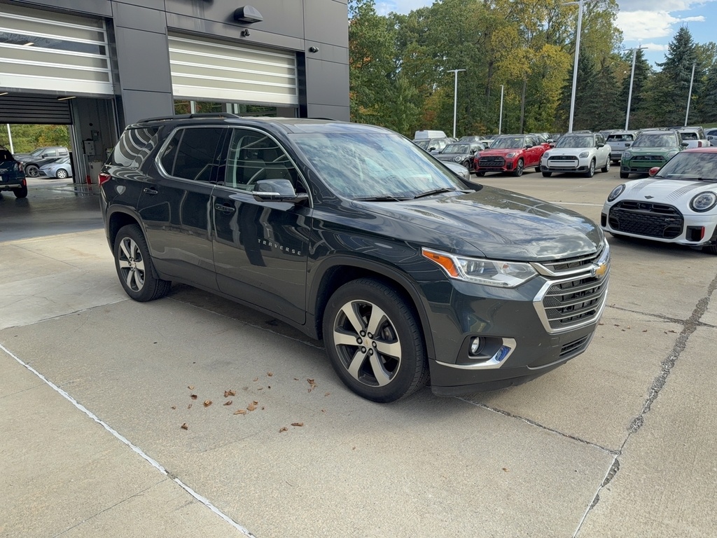 2020 Chevrolet Traverse Leather photo 2