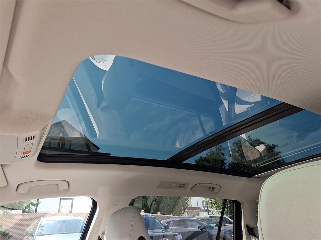 2022 Volkswagen Tiguan SE photo 19