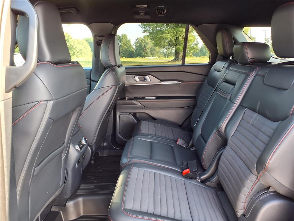 2025 Ford Explorer ST-Line photo 24