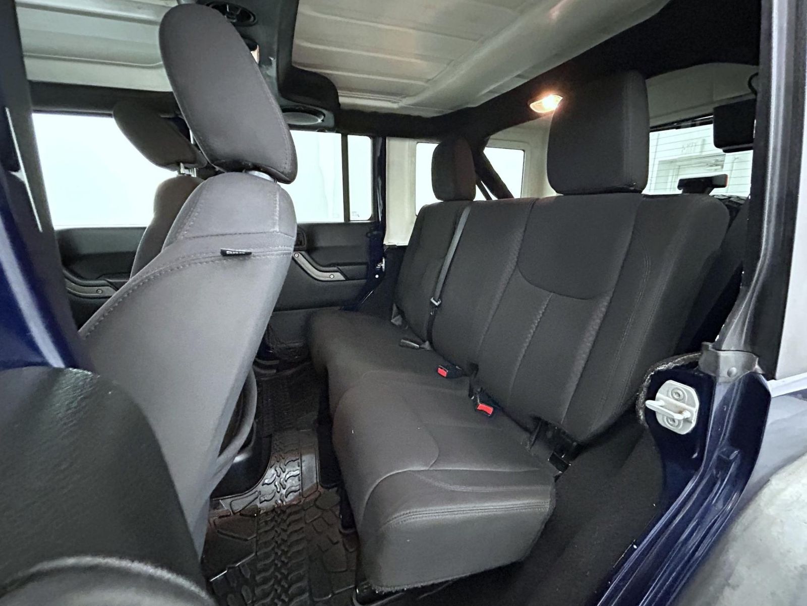 2013 Jeep Wrangler Unlimited Sport photo 17