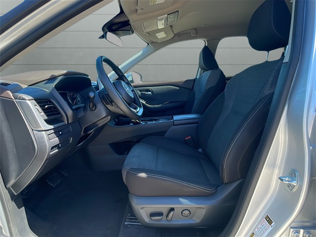 2023 Nissan Rogue SV photo 9