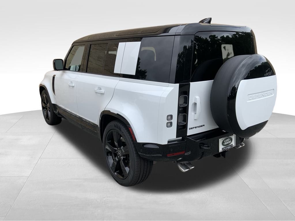2025 Land Rover Defender 110 V8 photo 6