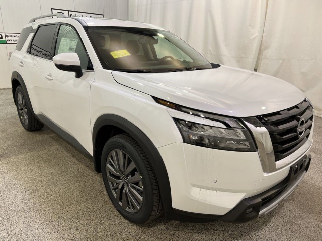 2025 Nissan Pathfinder SL