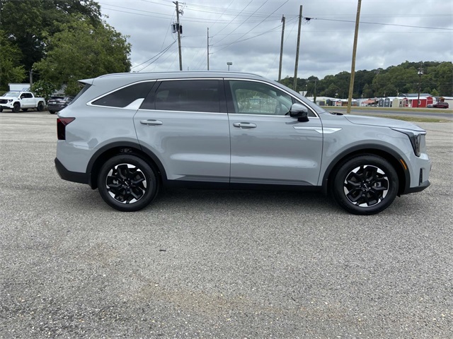 2025 Kia Sorento S photo 2