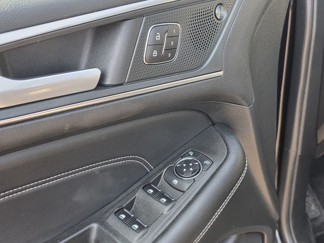 2024 Ford Edge Titanium photo 5