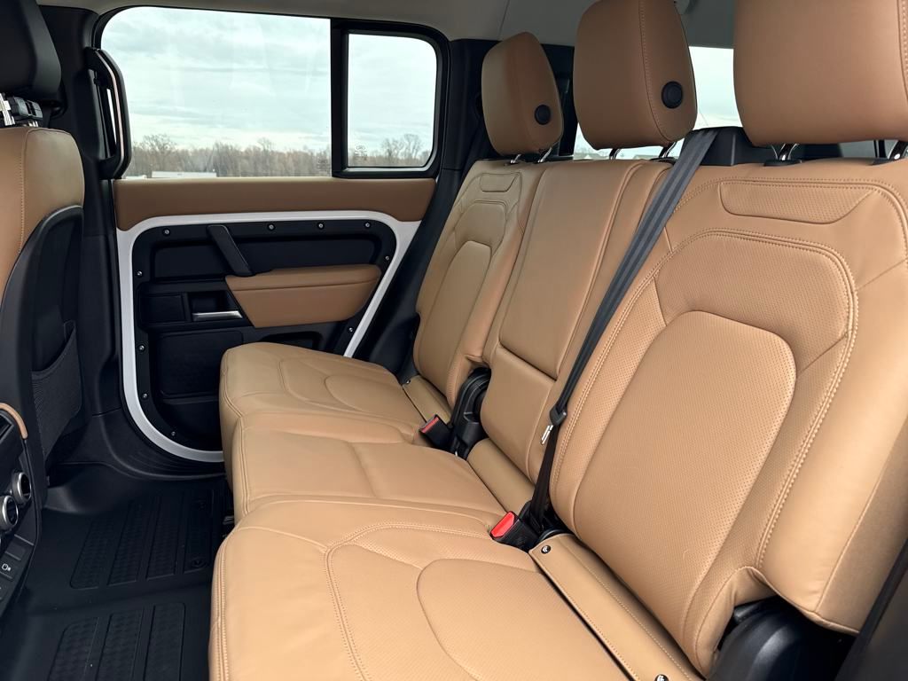 2025 Land Rover Defender 130 S photo 8