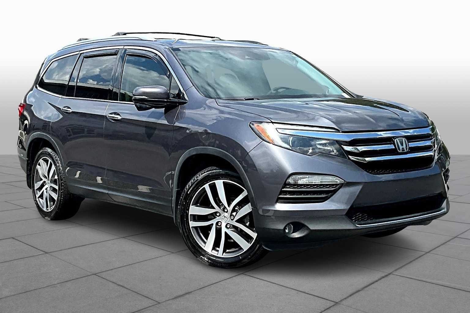 2018 Honda Pilot Touring photo 2