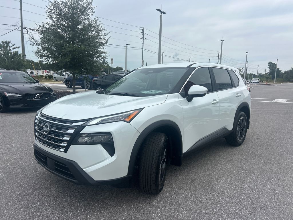 2026 Nissan Rogue SV photo 2