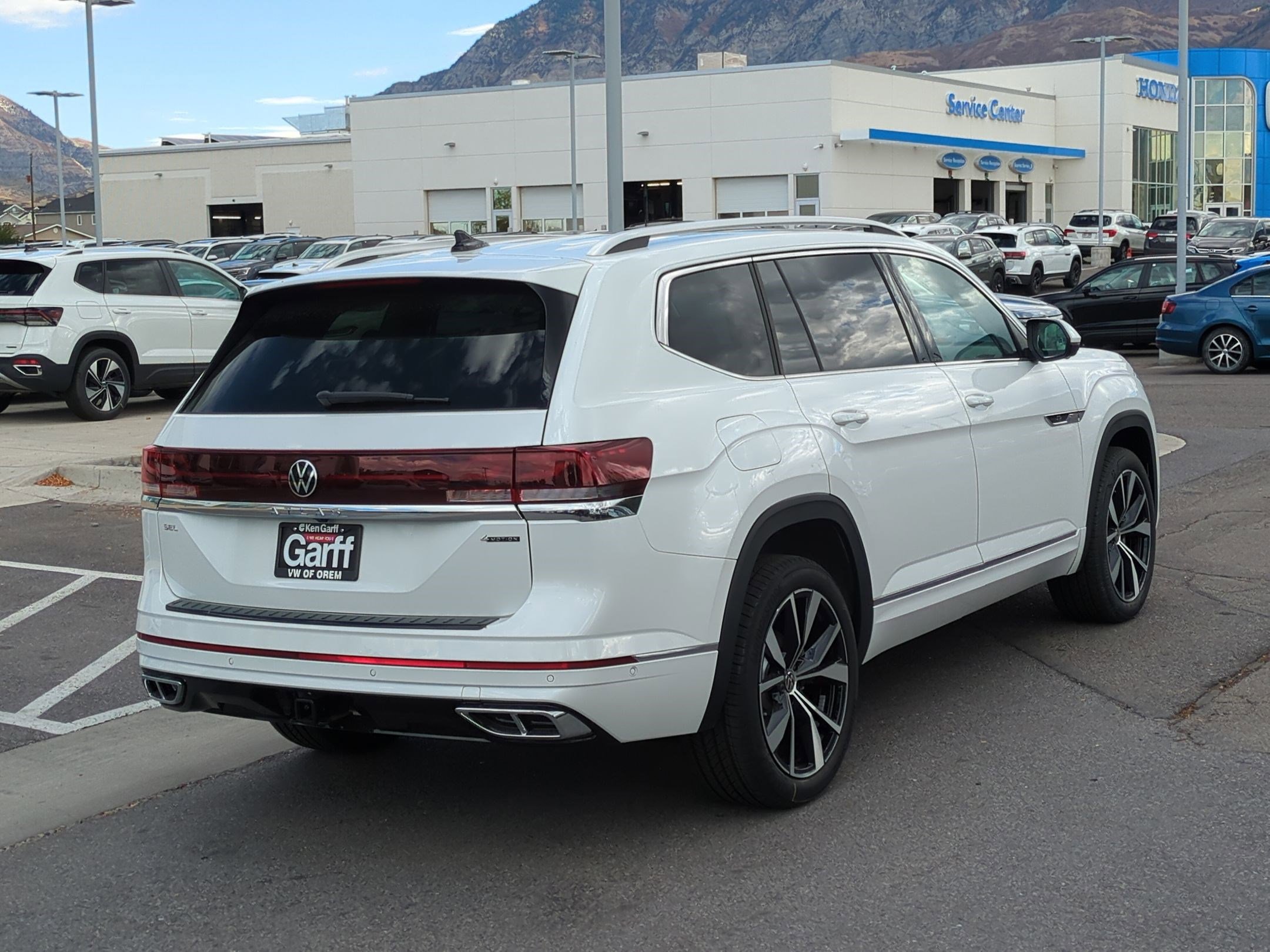 2026 Volkswagen Atlas SEL Premium R-Line photo 3