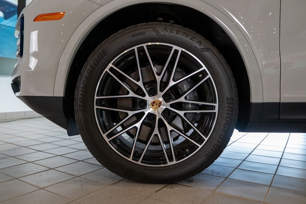 2024 Porsche Cayenne photo 10