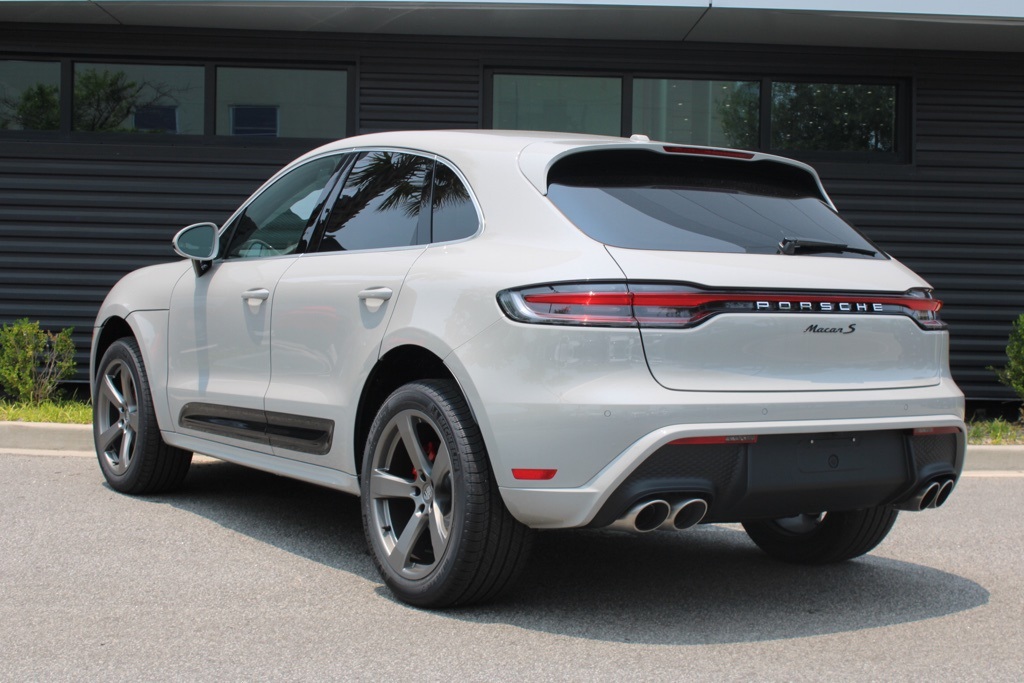 2025 Porsche Macan S photo 2
