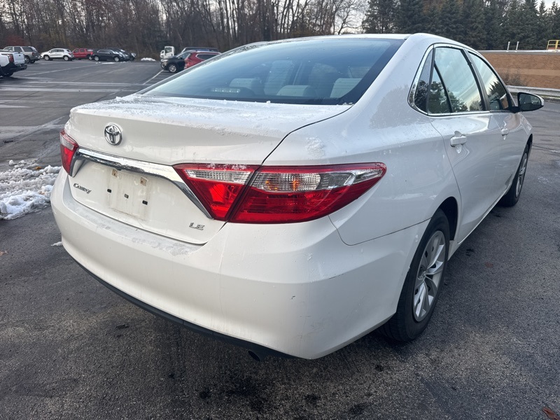 2017 Toyota Camry LE photo 3