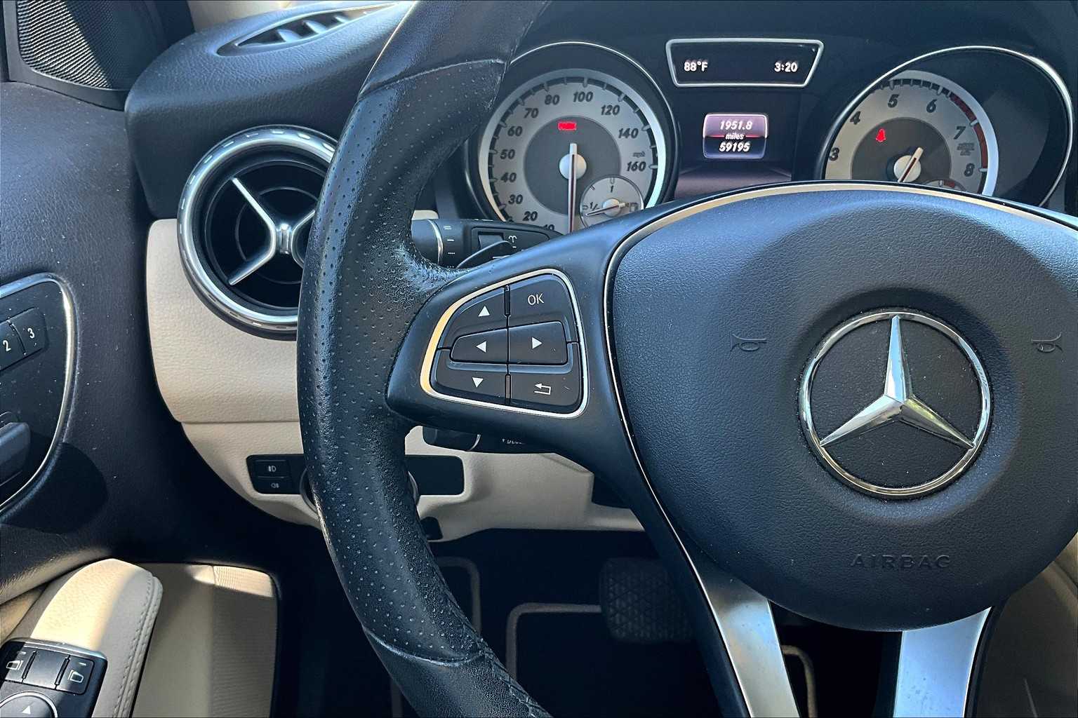 2017 Mercedes Benz GLA 250 photo 22