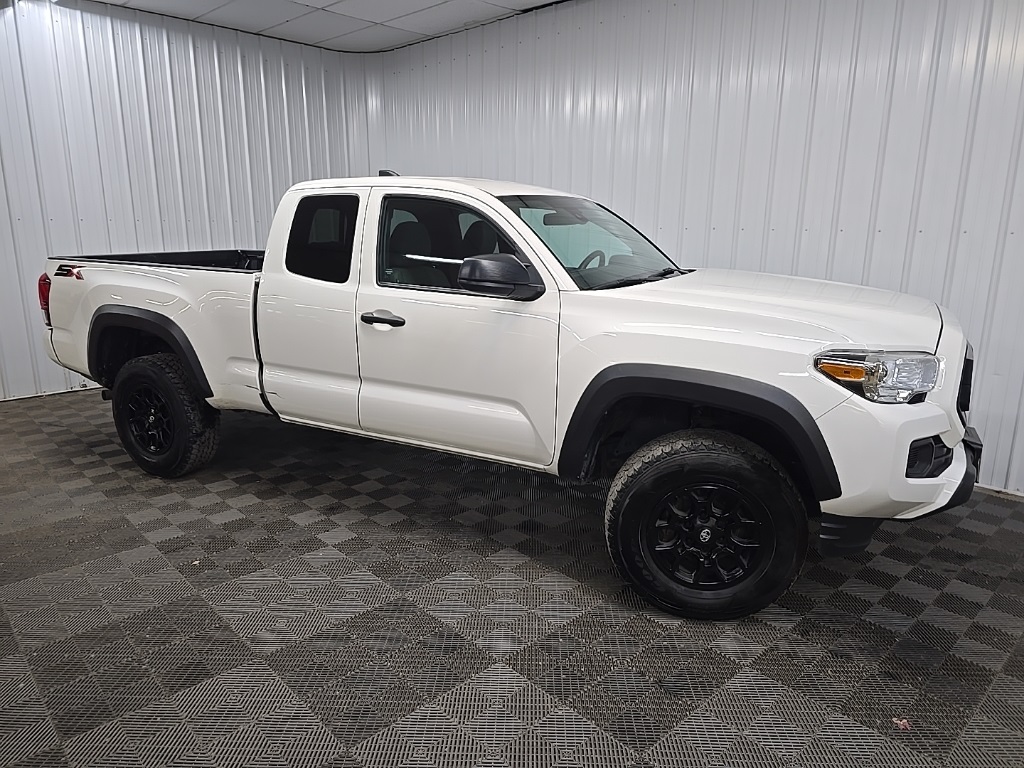 2020 Toyota Tacoma SR's photo