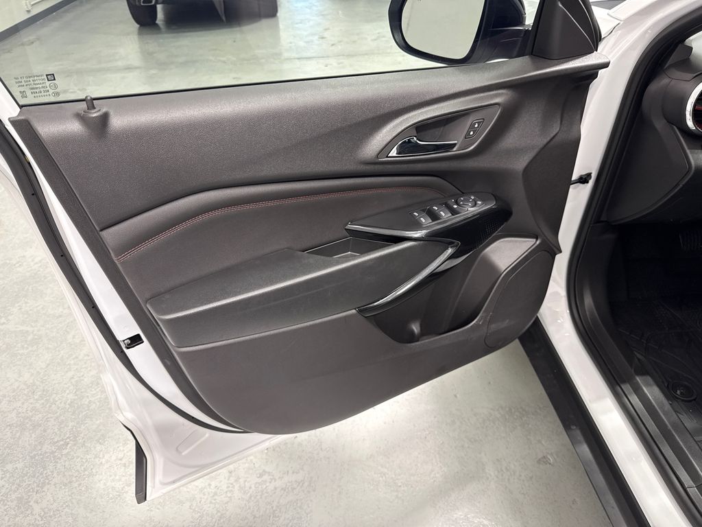 2025 Chevrolet Trax photo 11