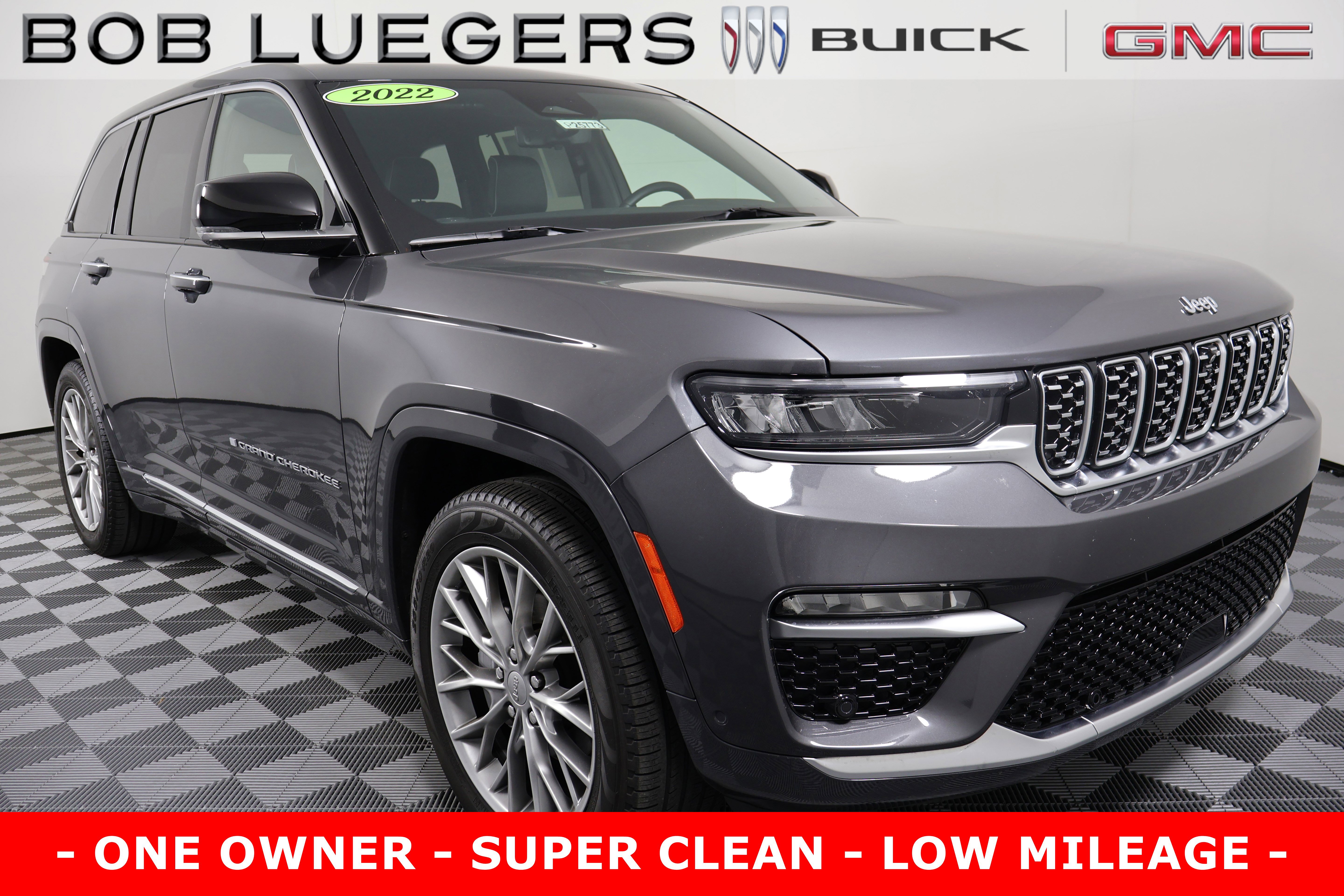 2022 Jeep Grand Cherokee Summit's photo