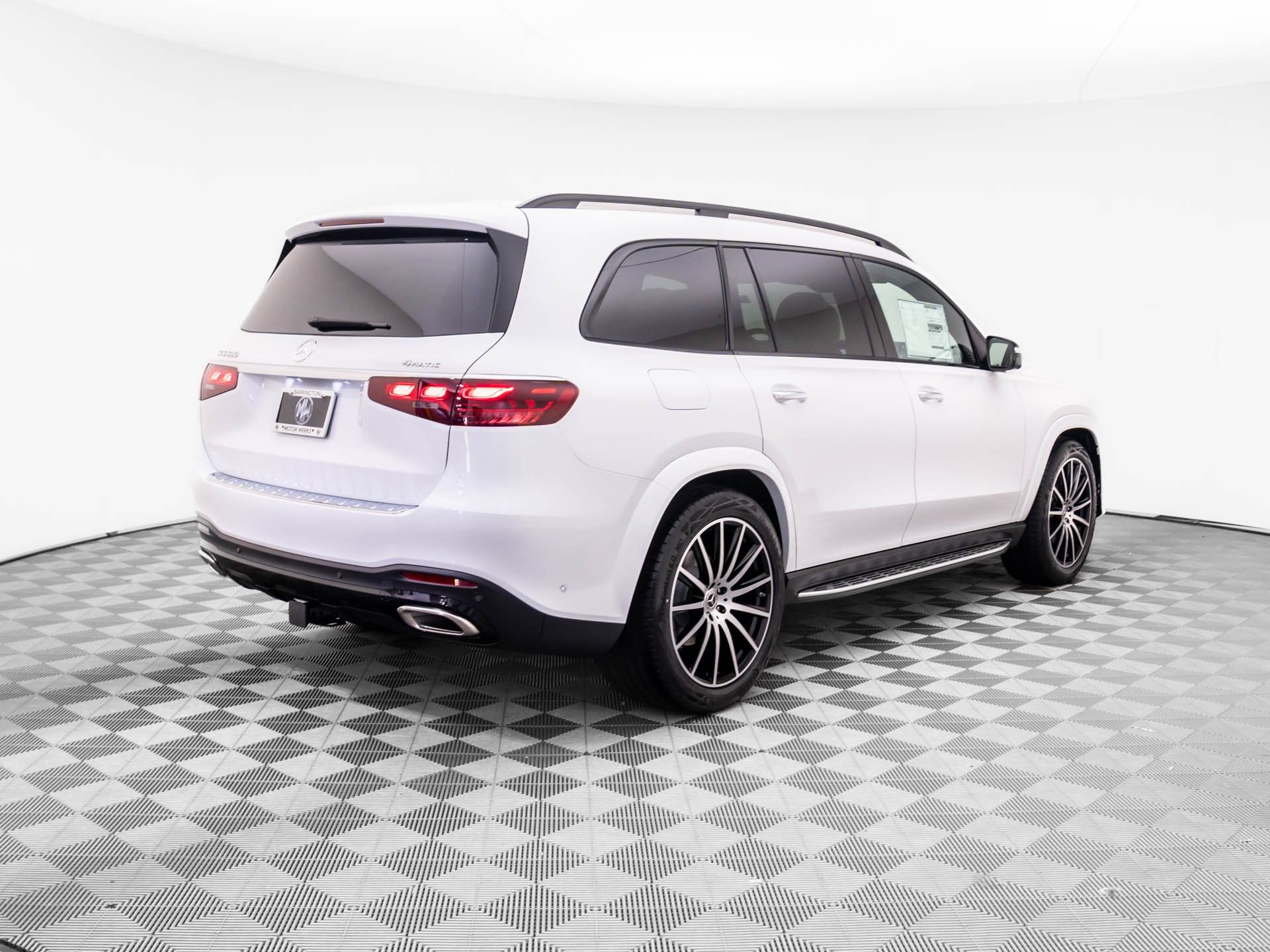 2026 Mercedes Benz GLS 580 4MATIC photo 4