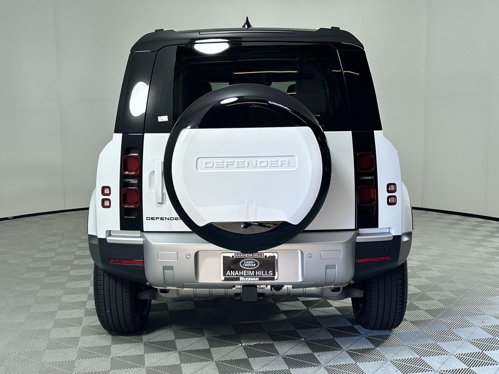 2025 Land Rover Defender 110 S photo 4