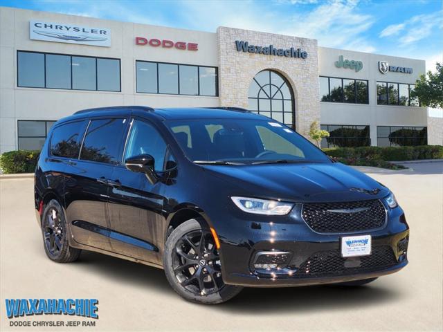 2026 Chrysler Pacifica Limited's photo