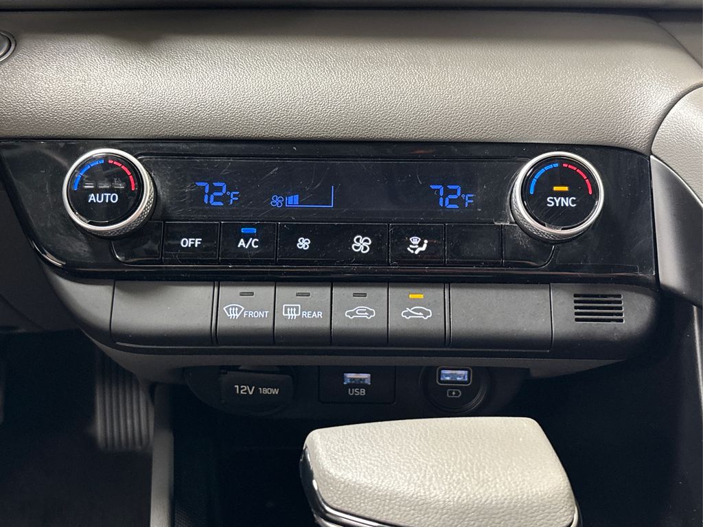 2023 Hyundai Elantra SEL photo 24