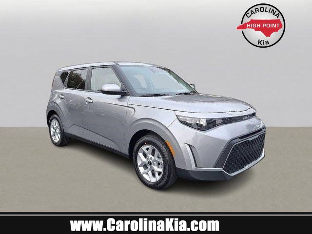 2025 Kia Soul LX's photo