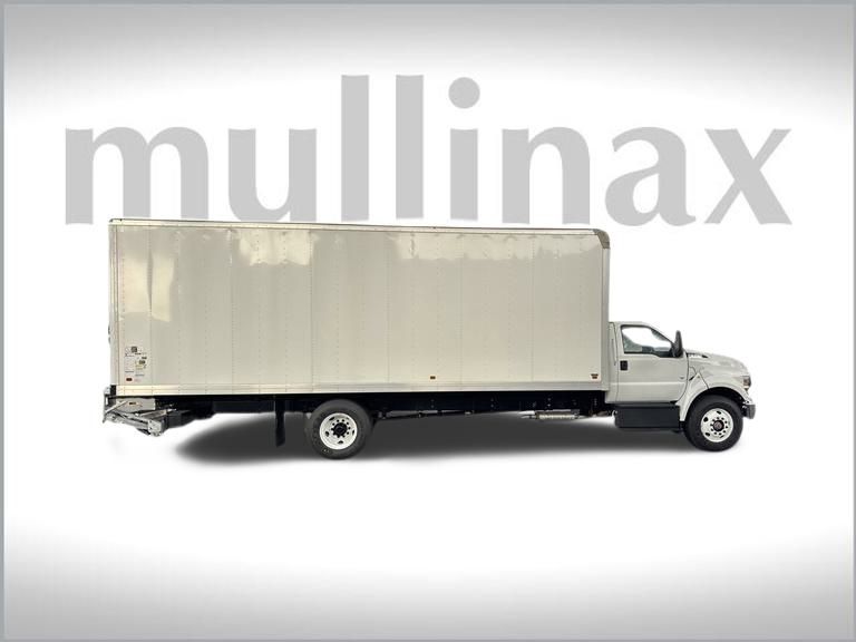 2025 Ford F-750 SuperCab Base photo 12